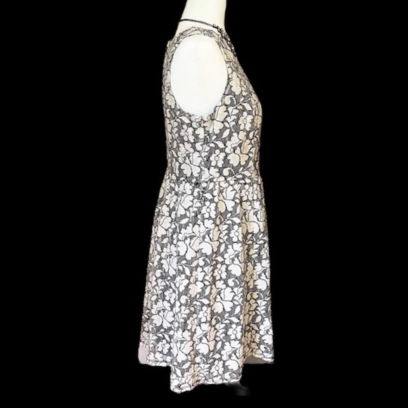 ⛔️SOLD⛔️ XHILARATION Sleeveless Floral Lace Midi Dress Black & White Sz Large - Picture 6 of 14